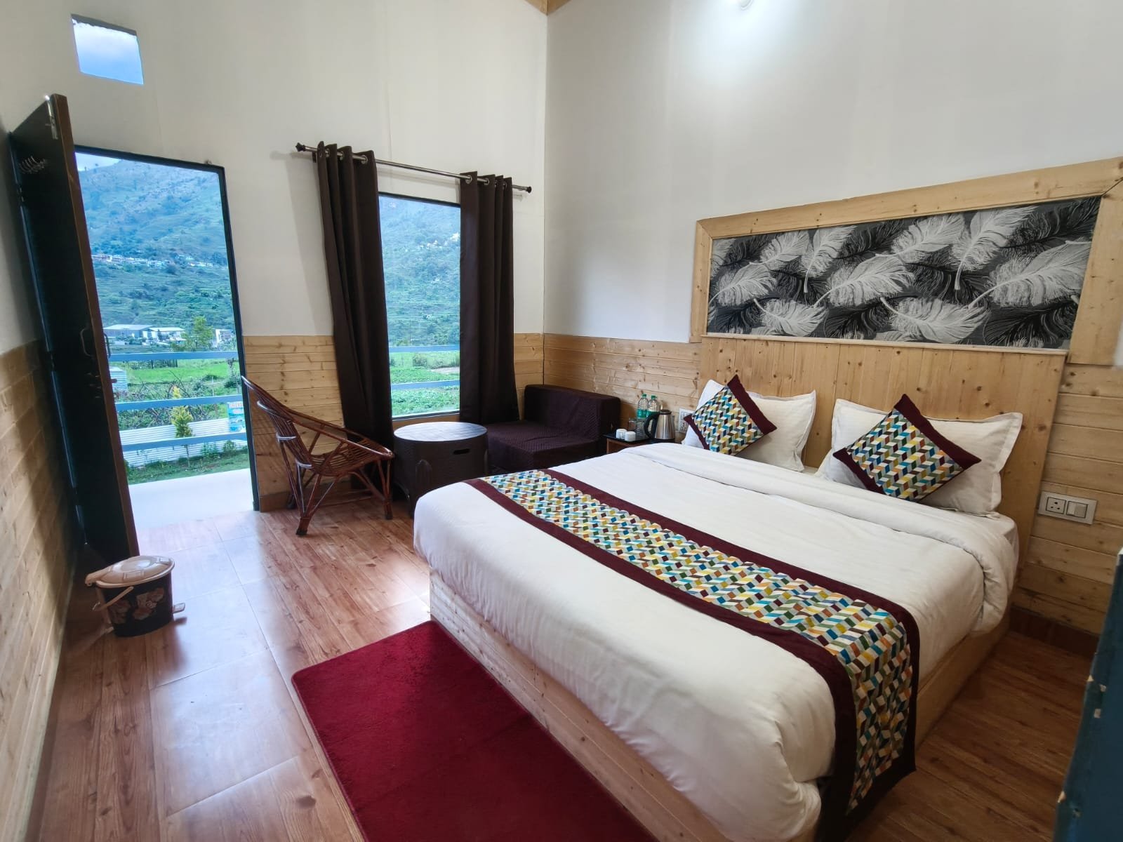 Deluxe Valley View Room